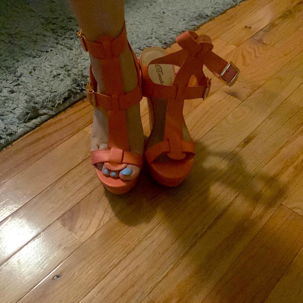 LAST CHANCE!! Coral wedge with ankle straps and buckle detail